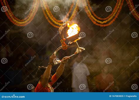 Varanasi, India, 14 Novembre, 2019 // Ganga Aarti Ceremony in the ...