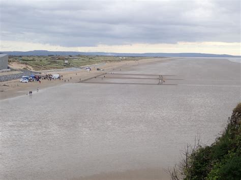 Pendine Beach © Eirian Evans cc-by-sa/2.0 :: Geograph Britain and Ireland