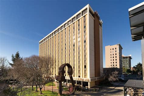 HOLIDAY INN® SACRAMENTO DOWNTOWN-ARENA, AN IHG HOTEL - Sacramento CA 300 J 95814