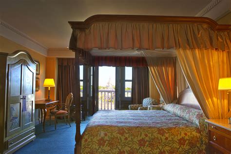 Disney Hotels, Disneyland Hotel - Tinkerbell Suite, Disneyland Paris