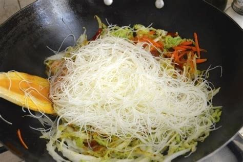 Singapore Noodles (Singapore Mei Fun) - The Woks of Life