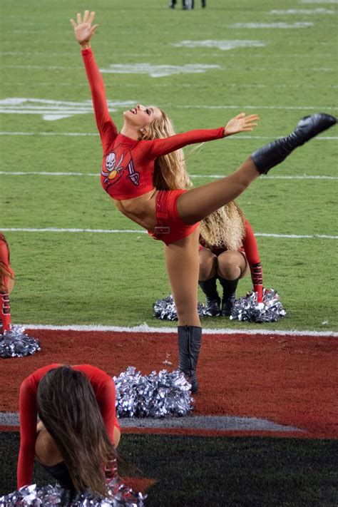 Buccaneers cheerleaders, Tampa bay buccaneers cheerleaders, Cheerleading