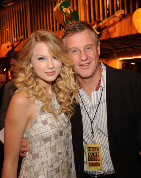 Who is Taylor Swift's father, Scott? | The US Sun