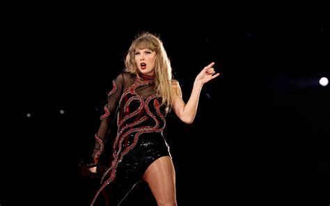 The Luxury Lifestyle Portal Taylor Swift Reputation Tour Costumes, taylor swift louboutin boots