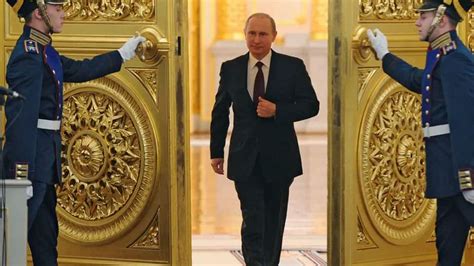 A Killer Walk: Do you Know why Vladimir Putin Locks His Right Hand ...