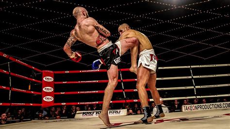 Powerful Muay Thai Step Knee Technique | Muay thai, Kickboxing, Martial artist