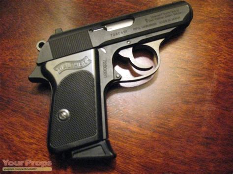 James Bond: Goldeneye Walther PPK replica prop weapon