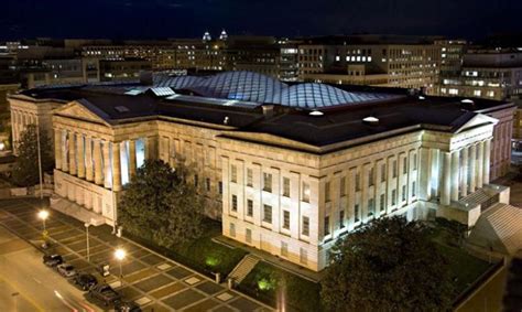 Metro to National Portrait Gallery - Washington DC