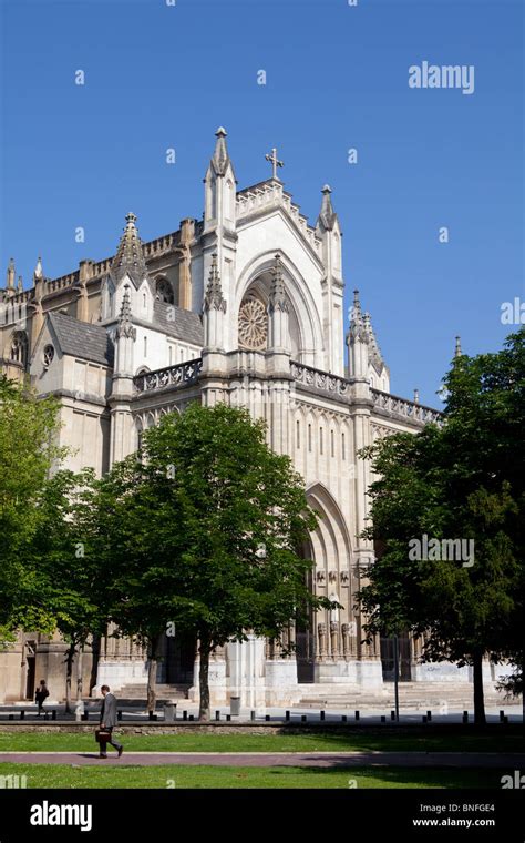 The new cathedral in Vitoria-Gasteiz Stock Photo - Alamy