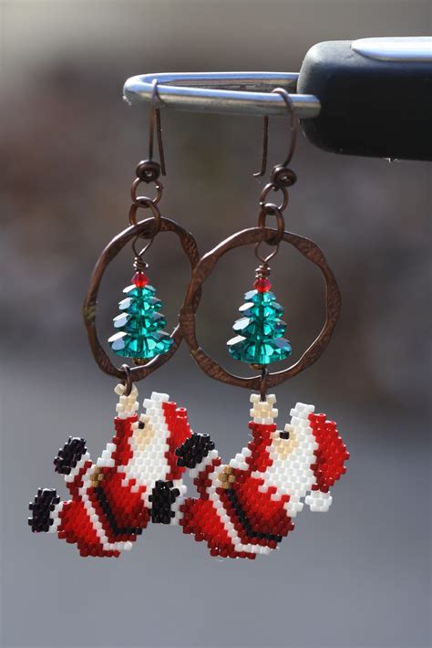 A Work in Progress: Christmas earrings