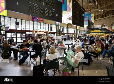 Massachusetts Boston South Station concourse Stock Photo - Alamy