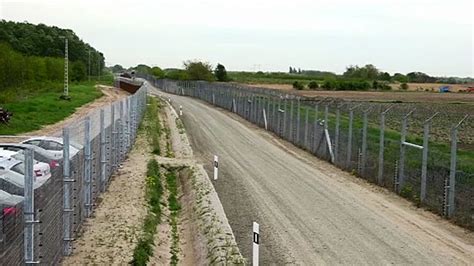 Hungary completes new anti-migrant border fence with Serbia | Euronews