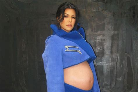 Kylie Jenner Suspected That Kourtney Was Pregnant in 'Kardashians' Episode