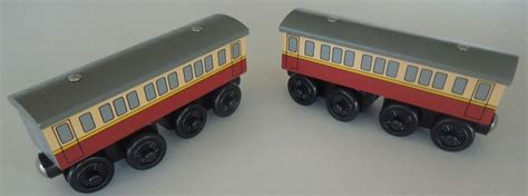 Express Coaches , Thomas Wooden Railway , box plastic broken | #1900630101