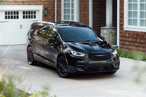 2020 Chrysler Pacifica AWD Launch Edition Orders Open, Priced from ...