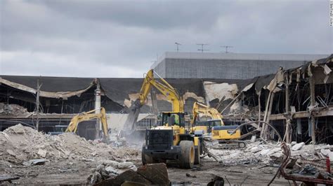 The demolition begins - Scenes from the death of an American mall - CNNMoney