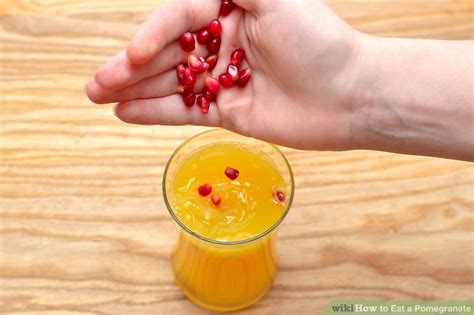 2 Easy Ways to Eat a Pomegranate (with Pictures) - wikiHow