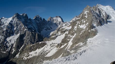 7 Killed in French Alps Avalanche