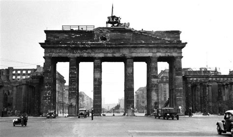 War-damaged Brandenburg Gate, 1948 © Stars and Stripes : r/1940s