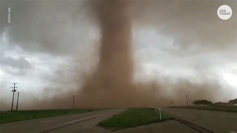 Storm chasers encounter massive tornado on Texas road