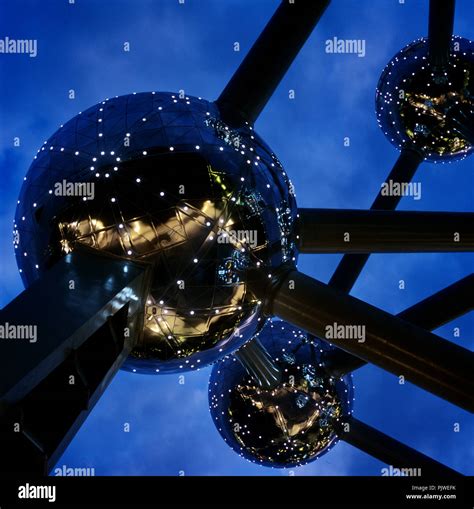 the Atomium at night, Brussels, Belgium, 01/09/2007 Stock Photo - Alamy