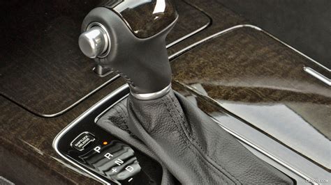 2014 Kia Cadenza - Interior Detail | Caricos