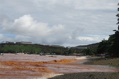 Viral! Air Laut Pulau Obi Berwarna Coklat Keruh