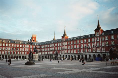File:Plaza Mayor, Madrid.jpg - Wikimedia Commons