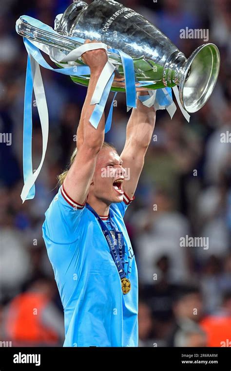 Erling haaland manchester city trophy hi-res stock photography and images - Alamy