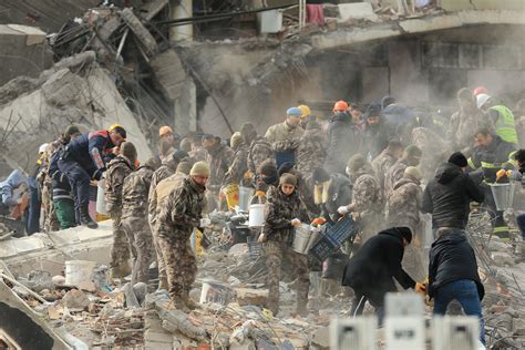 Türkiye mobilizes as 7.7 magnitude earthquake claims 1,500 lives | Daily Sabah