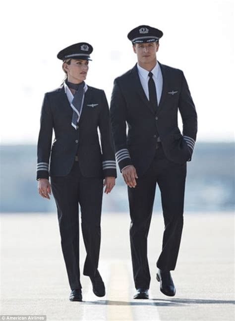 American Airlines pilots complain about new uniforms | Daily Mail Online