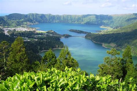 2023 Explore different trails at Sete Cidades Volcano on Half-Day Tour ...