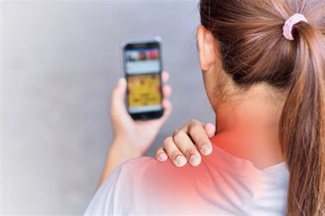 Is your mobile phone causing you neck pain? - Jindal Naturecure Institute