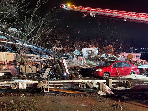 Tennessee tornadoes leave at least 6 dead, dozens hurt and more than 35,000 without power - KTVZ