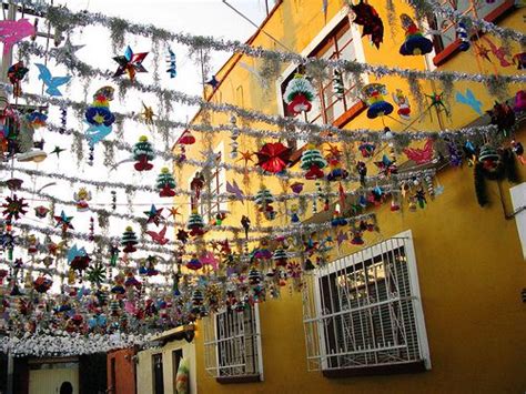 Calle adornada. Tradicional street with Christmas decoration; with ...