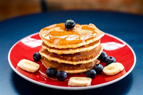 What is the Secret of the Perfect Pancake Flip? - foodisinthehouse.com