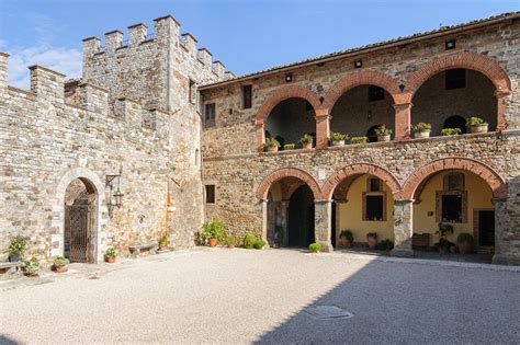 Medieval Tuscan castle with more than 100 bedrooms and that was home to two Popes goes on sale ...