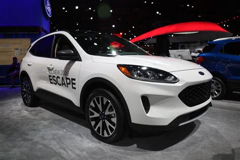 2020 Ford Escape Hybrid SE: Live Photo Gallery