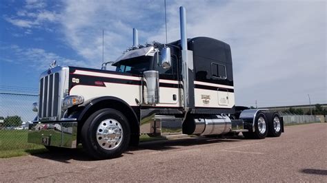 CUSTOM PAINTED 389 - Peterbilt of Sioux Falls