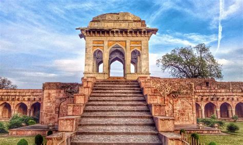 History and places to visit in Mandu - Go Heritage Runs - Run, Fun, Travel - Run-vacations