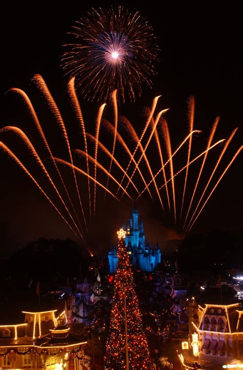 Video of the Christmas Holiday Wishes Fireworks in the Magic Kingdom | Disney Every Day