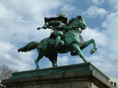 Statue of Kusunoki Masashige in Tokyo | Japanese embroidery, Japanese art, Samurai