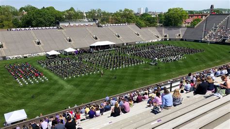 Nearly 750 students graduate from Holy Cross