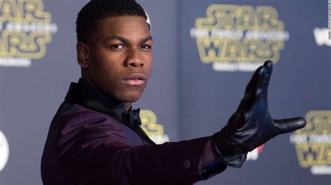 "Finn" mostró el arma que usará en la película "Star Wars: The Last Jedi" — RadioActiva 92.5