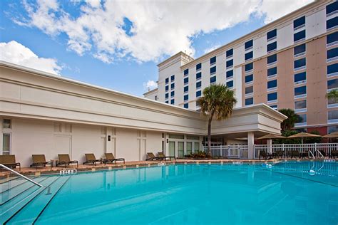 Holiday Inn & Suites Across from Universal Orlando Hotel Deals | Allegiant®