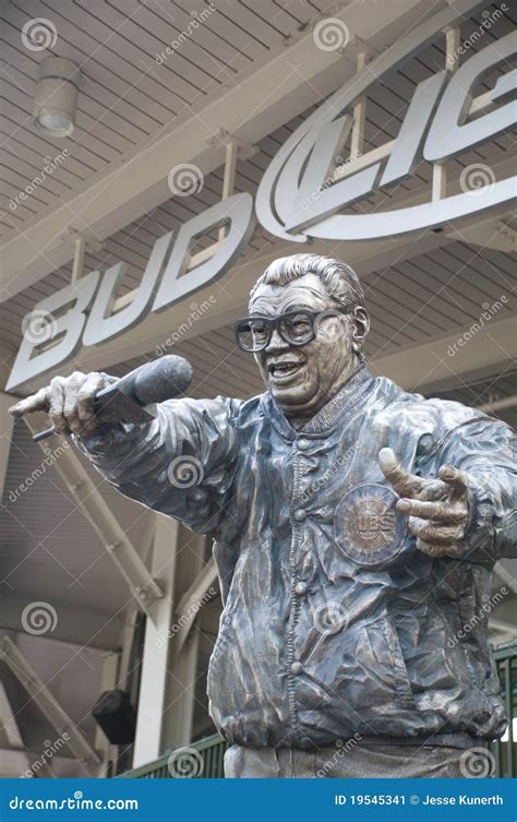 Harry Caray Statue editorial photo. Image of glasses - 19545341