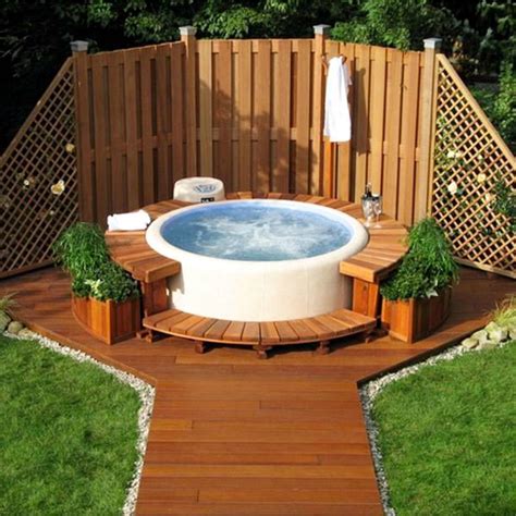 Inspiracion y muchas ideas para poner un jacuzzi en tu jardín