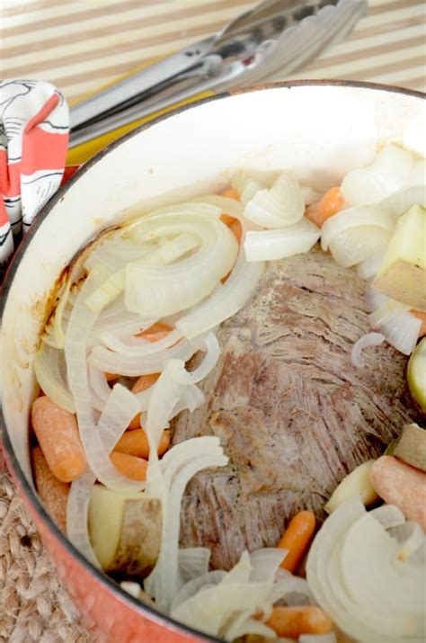 Dutch oven pot roast recipe - mom makes dinner