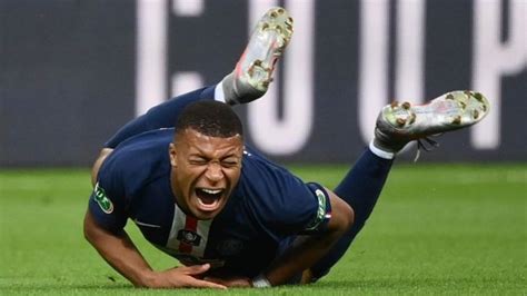 PSG offer update on Kylian Mbappe injury | FootballTalk.org