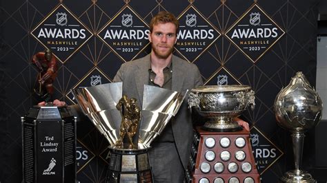 Oilers’ Connor McDavid wins 2023 Hart Memorial Trophy | Yardbarker